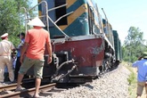 Xác minh nguyên nhân 2 công nhân đường sắt thương vong sau va chạm với tàu hỏa ở Nam Định Xác minh nguyên nhân 2 công nhân đường sắt thương vong sau va chạm với tàu hỏa ở Nam Định