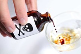 Bí ẩn chất độc không mùi, không vị mà hàng trăm phụ nữ ngoại tình dùng để hại chồng Bí ẩn chất độc không mùi, không vị mà hàng trăm phụ nữ ngoại tình dùng để hại chồng