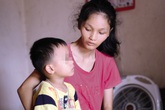 Cơ cực mẹ đơn thân ung thư giai đoạn cuối bên con trai 6 tuổi Cơ cực mẹ đơn thân ung thư giai đoạn cuối bên con trai 6 tuổi