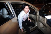 Chơi kim cương, trầm hương, đại gia showbiz Hoài Linh giàu khủng khiếp cỡ nào? Chơi kim cương, trầm hương, đại gia showbiz Hoài Linh giàu khủng khiếp cỡ nào?
