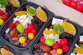 Mứt Tết được quảng cáo là cao cấp nhưng giá lại rẻ đến giật mình, nhiều người sợ nhưng vẫn mua Mứt Tết được quảng cáo là cao cấp nhưng giá lại rẻ đến giật mình, nhiều người sợ nhưng vẫn mua