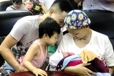 Những câu chuyện thấm đẫm tình người bên giường cấp cứu Những câu chuyện thấm đẫm tình người bên giường cấp cứu