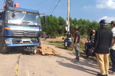 Trên đường đi đón mẹ, thanh niên 23 tuổi bị xe tải tông chết thảm Trên đường đi đón mẹ, thanh niên 23 tuổi bị xe tải tông chết thảm