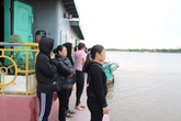 Vụ chìm tàu chở gạch trên sông Văn Úc: Lời kể của gia đình nạn nhân Vụ chìm tàu chở gạch trên sông Văn Úc: Lời kể của gia đình nạn nhân