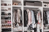 9 ý tưởng tổ chức tủ quần áo để giúp bạn không phải đau đầu mỗi khi muốn mua 1 món đồ mới mà lo không có chỗ cất 9 ý tưởng tổ chức tủ quần áo để giúp bạn không phải đau đầu mỗi khi muốn mua 1 món đồ mới mà lo không có chỗ cất