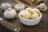 Ăn 1 tép tỏi vào thời điểm này trong ngày, cơ thể bạn sẽ miễn nhiễm với hàng loạt bệnh tật, bao gồm cả ung thư vú Ăn 1 tép tỏi vào thời điểm này trong ngày, cơ thể bạn sẽ miễn nhiễm với hàng loạt bệnh tật, bao gồm cả ung thư vú