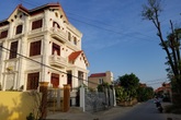 Khoảng lặng sau những ngôi nhà tiền tỷ dọc sông Lô Khoảng lặng sau những ngôi nhà tiền tỷ dọc sông Lô