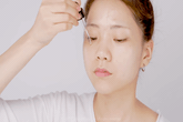 Thói quen bôi sản phẩm skincare sai bét khiến da nổi mụn tùm lum, buồn nhất là rất nhiều chị em đang vướng phải Thói quen bôi sản phẩm skincare sai bét khiến da nổi mụn tùm lum, buồn nhất là rất nhiều chị em đang vướng phải