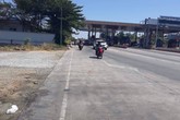 Một gia đình nghi bị cướp khi ngủ trên xe gần trạm thu phí Một gia đình nghi bị cướp khi ngủ trên xe gần trạm thu phí
