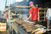 Thần Tài 'gõ cửa': Thịt quay, cá lóc 'đuổi' không hết khách, buôn vàng trúng ngàn tỷ Thần Tài 'gõ cửa': Thịt quay, cá lóc 'đuổi' không hết khách, buôn vàng trúng ngàn tỷ