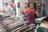 Nướng 3.000 cá lóc, chủ tiệm Sài Gòn vẫn không đủ bán ngày Thần Tài Nướng 3.000 cá lóc, chủ tiệm Sài Gòn vẫn không đủ bán ngày Thần Tài