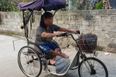 Người phụ nữ 20 năm ngồi xe lăn vẫn tự nuôi mình Người phụ nữ 20 năm ngồi xe lăn vẫn tự nuôi mình