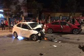 Hai xe ô tô 'đấu đầu' trong đêm, 4 người thương vong Hai xe ô tô 'đấu đầu' trong đêm, 4 người thương vong
