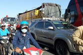 Quốc lộ 1 ùn 3 km vì chùa gần đường khánh thành chánh điện Quốc lộ 1 ùn 3 km vì chùa gần đường khánh thành chánh điện