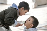 Điều cha mẹ cần biết khi dạy trẻ lòng từ bi Điều cha mẹ cần biết khi dạy trẻ lòng từ bi