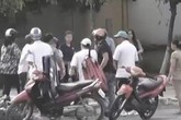 Cướp táo tợn ở Sài Gòn: Nghi dàn cảnh mua hàng online rồi xông vào "lột sạch" nạn nhân ở giữa đường Cướp táo tợn ở Sài Gòn: Nghi dàn cảnh mua hàng online rồi xông vào "lột sạch" nạn nhân ở giữa đường