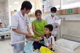 Hàng chục học sinh Đồng Nai nhập viện sau bữa cơm trưa Hàng chục học sinh Đồng Nai nhập viện sau bữa cơm trưa