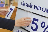 Lãi suất đồng loạt tăng mạnh: Tiền chảy mạnh, giật mình bất an Lãi suất đồng loạt tăng mạnh: Tiền chảy mạnh, giật mình bất an