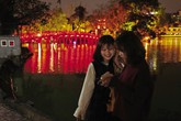 Phố đêm Hà Nội dưới ống kính phóng viên quốc tế Phố đêm Hà Nội dưới ống kính phóng viên quốc tế