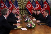 Hủy ăn trưa cùng nhau và câu trả lời của 2 ông Kim - Trump với báo chí sau phiên làm việc sáng nay Hủy ăn trưa cùng nhau và câu trả lời của 2 ông Kim - Trump với báo chí sau phiên làm việc sáng nay