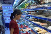Thịt gà, vịt nguyên con, rau củ 'cháy hàng' chỉ sau một giờ ở Sài Gòn Thịt gà, vịt nguyên con, rau củ 'cháy hàng' chỉ sau một giờ ở Sài Gòn