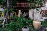 Ngôi nhà Nha Trang khiến khách lên tầng 2 ngỡ lạc về Tây Bắc Ngôi nhà Nha Trang khiến khách lên tầng 2 ngỡ lạc về Tây Bắc