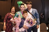 Chồng và con trai đến ủng hộ liveshow 4 tỷ đồng của Tân Nhàn Chồng và con trai đến ủng hộ liveshow 4 tỷ đồng của Tân Nhàn