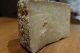 Những loại phô mai đắt một cách khó hiểu: có loại lên tới gần 10 triệu cho nửa kg Những loại phô mai đắt một cách khó hiểu: có loại lên tới gần 10 triệu cho nửa kg