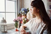 Bạn trai thường gửi tiền cho một cô gái lạ Bạn trai thường gửi tiền cho một cô gái lạ