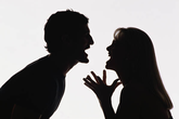 Chồng nổi giận tát tôi vì "tội" xúc phạm người yêu cũ của anh ấy Chồng nổi giận tát tôi vì "tội" xúc phạm người yêu cũ của anh ấy