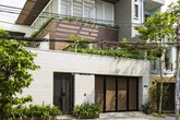 Cắt nửa đất làm sân vườn, nhà phố Sài Gòn đẹp như resort Cắt nửa đất làm sân vườn, nhà phố Sài Gòn đẹp như resort