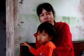 Vụ nữ sinh bị lột quần, đánh “hội đồng”: “Sao chúng nó nỡ lòng nào đánh con bé đau như thế?” Vụ nữ sinh bị lột quần, đánh “hội đồng”: “Sao chúng nó nỡ lòng nào đánh con bé đau như thế?”