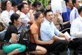 Nghìn người thức thâu đêm cả tuần vật vờ xếp hàng xin visa Hàn Quốc Nghìn người thức thâu đêm cả tuần vật vờ xếp hàng xin visa Hàn Quốc