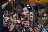 Livestream, cười cợt gây hỗn loạn trong đám tang: Tàn nhẫn và thiếu văn hóa? Livestream, cười cợt gây hỗn loạn trong đám tang: Tàn nhẫn và thiếu văn hóa?