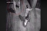 Bé gái 10 tuổi nghi bị xâm hại trong ngõ vắng ở Hà Nội Bé gái 10 tuổi nghi bị xâm hại trong ngõ vắng ở Hà Nội