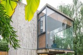 Căn nhà 2 tầng thô mộc theo phong cách Nhật Bản với lớp tường kính kết nối thiên nhiên, ẩn chứa vạn điều bất ngờ khiến nhiều người thích thú Căn nhà 2 tầng thô mộc theo phong cách Nhật Bản với lớp tường kính kết nối thiên nhiên, ẩn chứa vạn điều bất ngờ khiến nhiều người thích thú