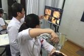 Hàng trăm ổ mủ áp xe trên da đầu sau khi cấy tóc nhân tạo Hàng trăm ổ mủ áp xe trên da đầu sau khi cấy tóc nhân tạo
