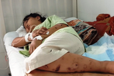 Thai phụ bị giam giữ, tra tấn đến sảy thai ở Sài Gòn: "Chỉ vì hơn 1 triệu đồng sao mà tàn ác với nhau thế" Thai phụ bị giam giữ, tra tấn đến sảy thai ở Sài Gòn: "Chỉ vì hơn 1 triệu đồng sao mà tàn ác với nhau thế"
