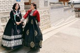 Mẹ Huyền My trẻ không thua con gái khi mặc Hanbok Mẹ Huyền My trẻ không thua con gái khi mặc Hanbok