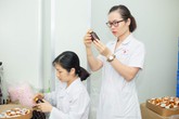 Nữ bác sĩ tâm huyết với y học cổ truyền Nữ bác sĩ tâm huyết với y học cổ truyền