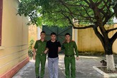 Gần 70 thanh niên hỗn chiến tranh giành 'nhân viên phục vụ' Gần 70 thanh niên hỗn chiến tranh giành 'nhân viên phục vụ'