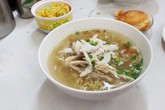 Quán hủ tiếu cá gốc Hoa khiến Hari Won phải chờ mở cửa từ sáng sớm Quán hủ tiếu cá gốc Hoa khiến Hari Won phải chờ mở cửa từ sáng sớm