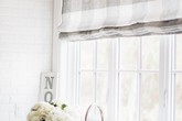 Nhà phố hiện đại với 2 mẫu thiết kế cửa sổ đang thịnh hành, mẫu thứ hai đặc biệt phù hợp với những ngôi nhà chật hẹp Nhà phố hiện đại với 2 mẫu thiết kế cửa sổ đang thịnh hành, mẫu thứ hai đặc biệt phù hợp với những ngôi nhà chật hẹp