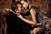 Biết chồng đi cầu hôn nhân tình, vợ lặng lẽ ngồi nhà ‘chờ’ cái kết Biết chồng đi cầu hôn nhân tình, vợ lặng lẽ ngồi nhà ‘chờ’ cái kết
