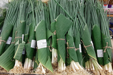 Sau lá chuối, siêu thị dùng hộp làm từ bã mía, túi ngô đựng thực phẩm Sau lá chuối, siêu thị dùng hộp làm từ bã mía, túi ngô đựng thực phẩm