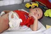 Thân thế bất hảo của đối tượng ném cháu ruột vào đống lửa đang cháy Thân thế bất hảo của đối tượng ném cháu ruột vào đống lửa đang cháy