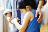Ứng xử ra sao khi con bị sàm sỡ nơi công cộng? Ứng xử ra sao khi con bị sàm sỡ nơi công cộng?
