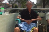 Nghệ sĩ Lê Bình đang rơi vào tình trạng nguy hiểm, liệt nửa người sau gần 1 năm tích cực điều trị ung thư phổi Nghệ sĩ Lê Bình đang rơi vào tình trạng nguy hiểm, liệt nửa người sau gần 1 năm tích cực điều trị ung thư phổi