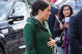 Meghan ngông cuồng khi từ chối đội ngũ bác sĩ hỗ trợ sinh nở của Nữ hoàng Anh để đòi hỏi điều chưa từng có này khiến dư luận bức xúc Meghan ngông cuồng khi từ chối đội ngũ bác sĩ hỗ trợ sinh nở của Nữ hoàng Anh để đòi hỏi điều chưa từng có này khiến dư luận bức xúc