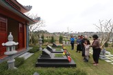 Chùm ảnh: Công viên nghĩa trang rộn ràng tảo mộ trong tiết thanh minh Chùm ảnh: Công viên nghĩa trang rộn ràng tảo mộ trong tiết thanh minh